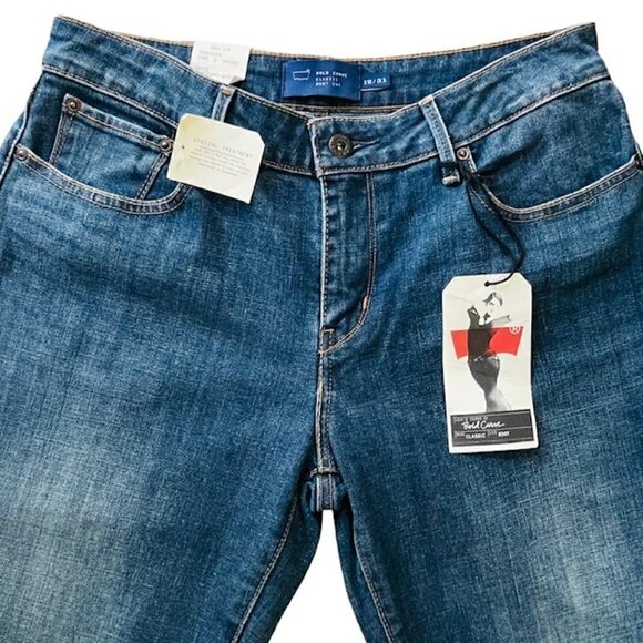 LEVI'S Bold Curve Classic Boot Cut Jeans - Size 12/31 - Picture 3 of 9